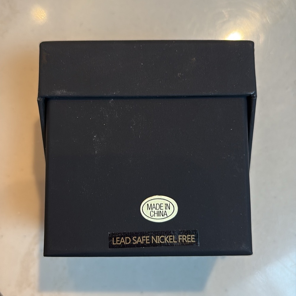 New in box. Gold tone Leaf Earrings by Aterri. Elevates any outfit!  Not heavy. - Picture 8 of 8